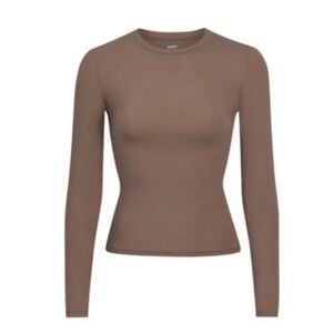 SKIMS FITS EVERYBODY LONG SLEEVE T-SHIRT